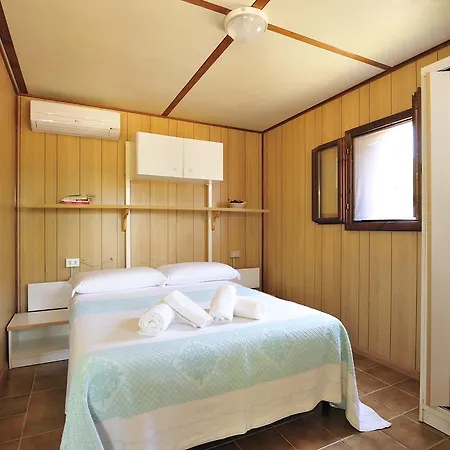 Villaggio Tesonis مكان تخييم *