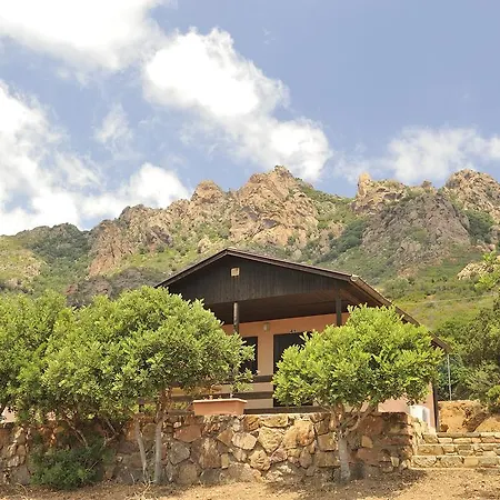 مكان تخييم Villaggio Tesonis